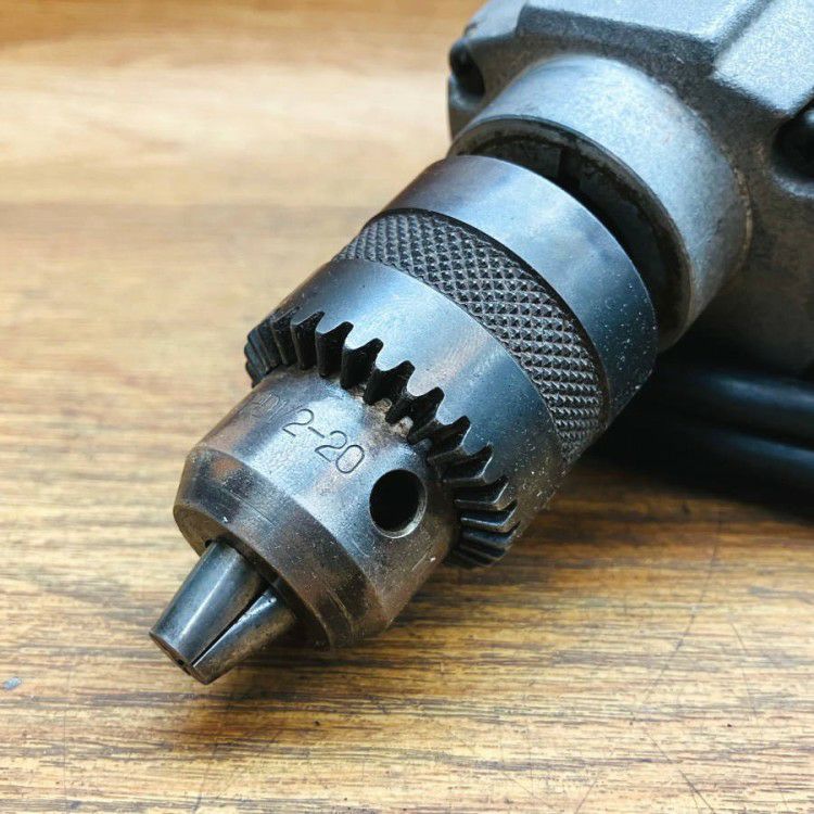 makita/マキタ 6301LR 13mm 低速用ドリル 逆転機能付き | 機械工具の 【北見市発】マキタ MAKITA 13mmドリル 6301LR 年式不明 (D5130wY)