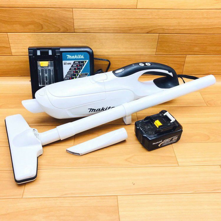 ⭐️ マキタ 充電式クリーナー CL182FD+充電器+バッテリー×2個 makita/マキタ CL182FD 18V 充電式クリーナー バッテリー・充電器