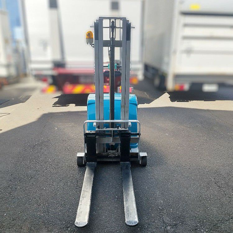 配送は要相談］TOYOTA/トヨタ 3HFW9 電動フォークリフト 900kg 2.5m