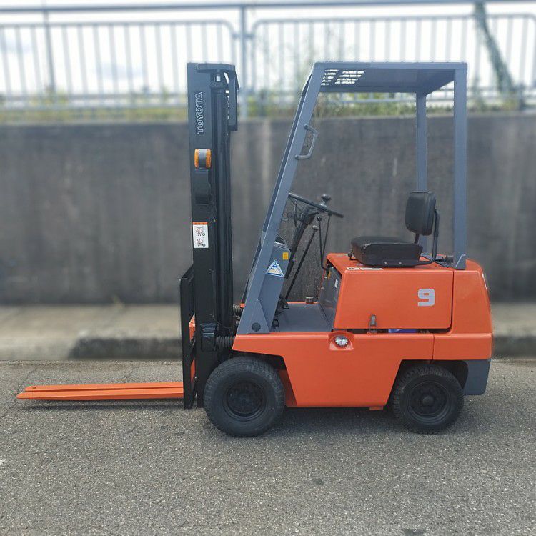 配送は要相談］TOYOTA /豊田自動織機 40-2FGL9 フォークリフト 900kg 