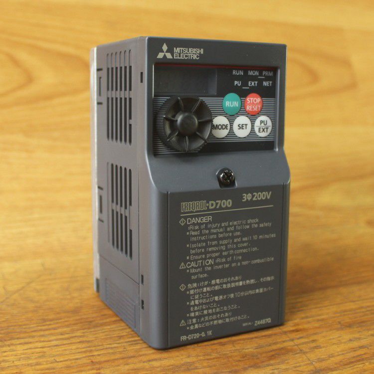 三菱電機 FR-D720-0.1K インバータ FREQROL-D700 3相200V/0.1kW(100W