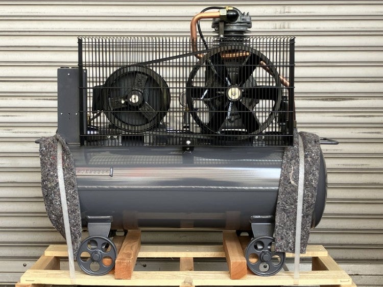 未使用】アネスト岩田 1.5kW 2馬力 給油式レシプロコンプレッサー 
