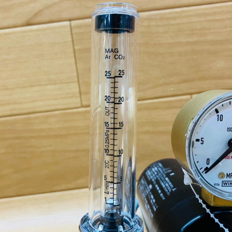 Crown/ユタカ FCR-226 MAGガス用流量計付ヒーター内蔵二段式圧力調整器