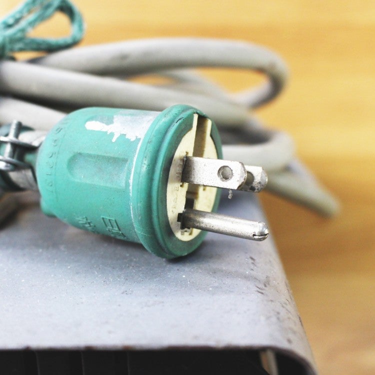 IKURA/イクラ(育良精機) PT-30T ポータブルトランス 入力AC200/100V