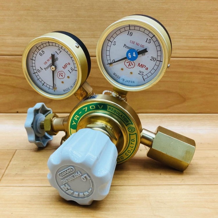 【中古】ヤマト産業 酸素調整器 レギュレーター(ブルー) ヤマト産業 炭酸ガス 用 調整器 ( レギュレータ ) YR-200V ( YR200V