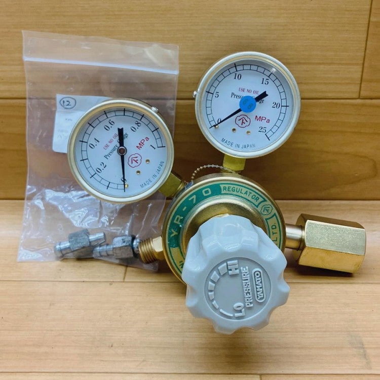 【中古】ヤマト産業 酸素調整器 レギュレーター(ブルー) ヤマト産業 圧力調整器 ( レギュレータ ) 工業 窒素 用 YR-70V 出口