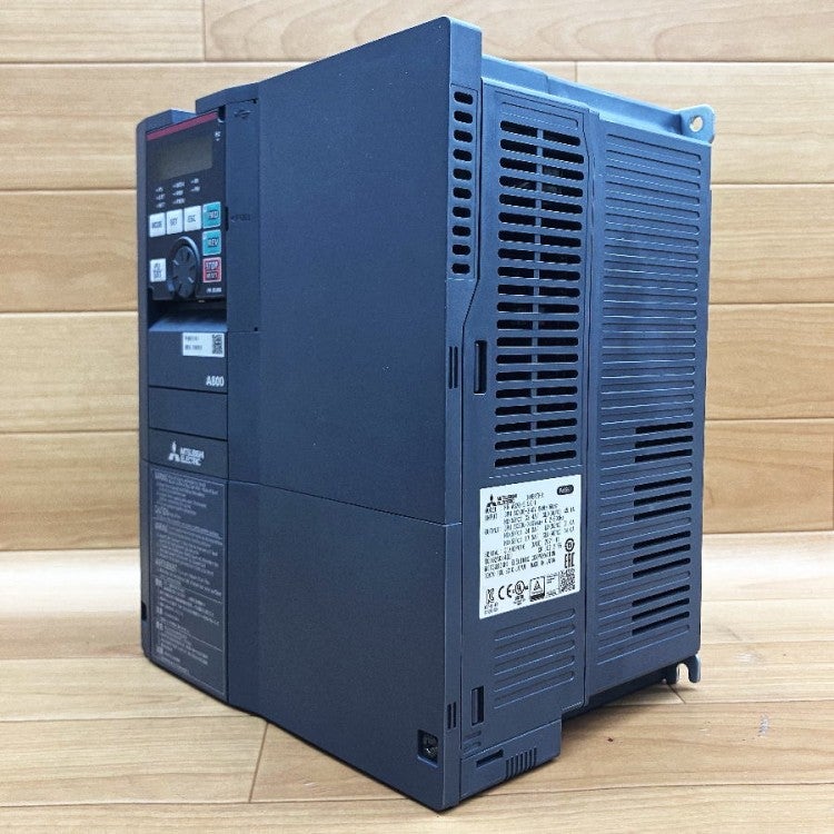 三菱電機 5.5kW インバータ FR-A820-5.5K-1 三相200V 2021年製