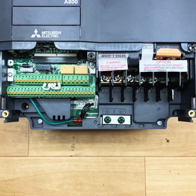 三菱電機 5.5kW インバータ FR-A820-5.5K-1 三相200V 2021年製