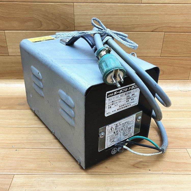 【中古】イクラ　PT-30T　電源変圧器　※コードにテ-プで補修有【ハンズクラフト宮崎新名爪店】 育良精機 イクラ ダウントランス PT-30T (30A/昇降機能付) [変圧器