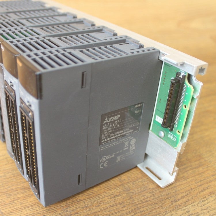 三菱電機 Q00UJCPU/QJ61BT11N/Q64AD/QX42/QY42P CPUユニットセット