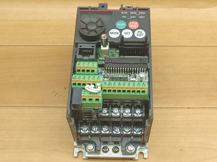 三菱電機 0.1kWインバーター セーフティストップ対応品 FR-E720-0.1KSC
