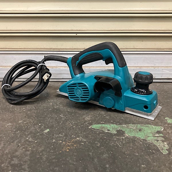 Makita/マキタ 82mm 電気カンナ KP0800A 替刃式 単相100V | 機械工具の Makita/マキタ 82mm 電気カンナ KP0800A 替刃式 単相100V | 機械工具の
