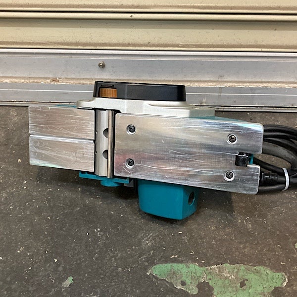 Makita/マキタ 82mm 電気カンナ KP0800A 替刃式 単相100V | 機械工具の Makita/マキタ 82mm 電気カンナ KP0800A 替刃式 単相100V | 機械工具の
