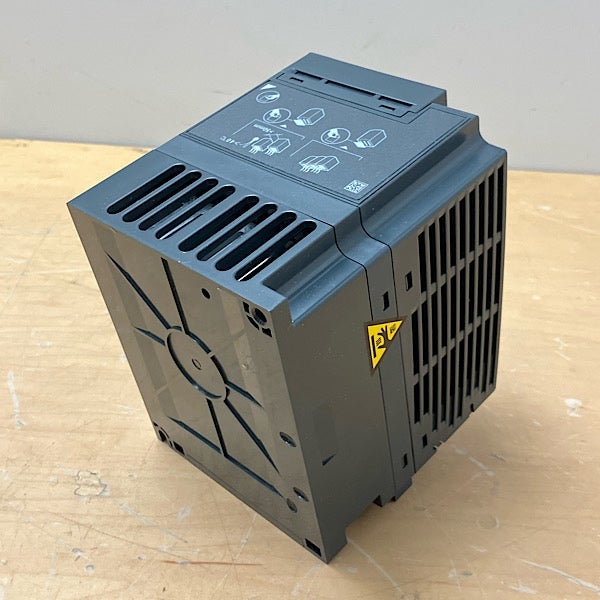 TOSHIBA/東芝 インバータ VFS15-2015PM 三相 200V 1.5kW TOSVERT VF