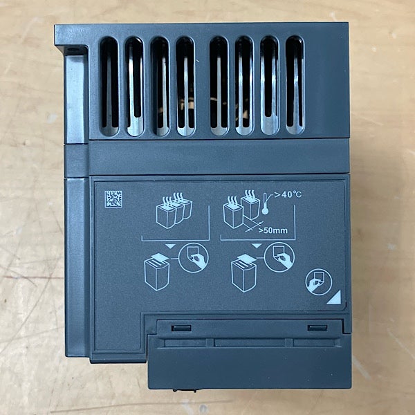 TOSHIBA/東芝 インバータ VFS15-2015PM 三相 200V 1.5kW TOSVERT VF