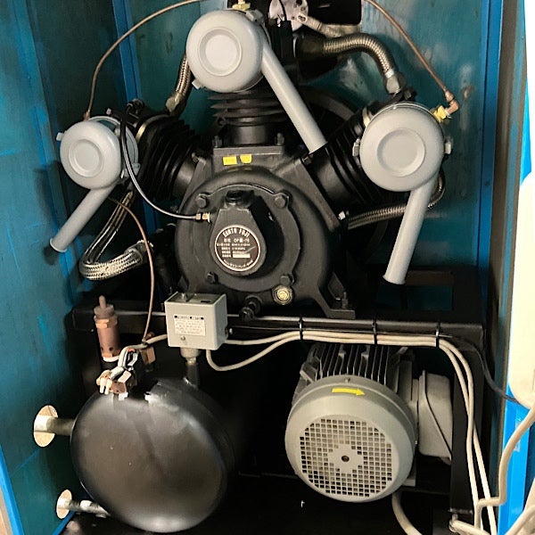 分解整備済み】富士コンプレッサー製作所 7.5kW 10馬力 給油式