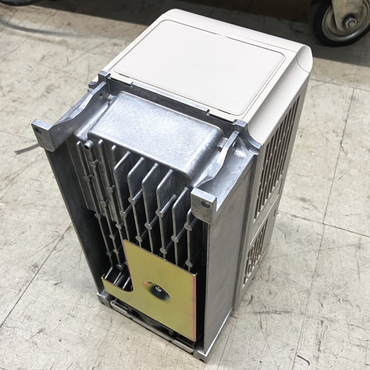 YASKAWA/安川電機 2.2kW インバータ Varispeed G7 CIMR-G7A22P2 | 機械